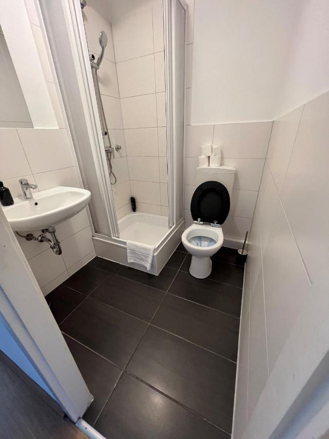 Shin Apartments Есен Екстериор снимка